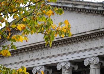 Popular TLT Treasury fund is raking in $20 billion in new assets despite ‘frankly terrible’ returns, says researcher