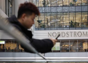 Nordstrom Beat Earnings and Reaffirms Guidance. Sales Fall Short.