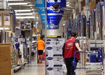 Lowe’s and Kohl’s Fell but Burlington Stock Soared. It Isn’t Just the Economy.