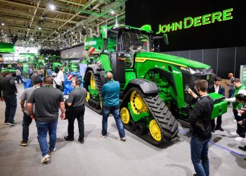 Should You Pick Deere Stock At $380 Ahead Of Its Q4 Results?