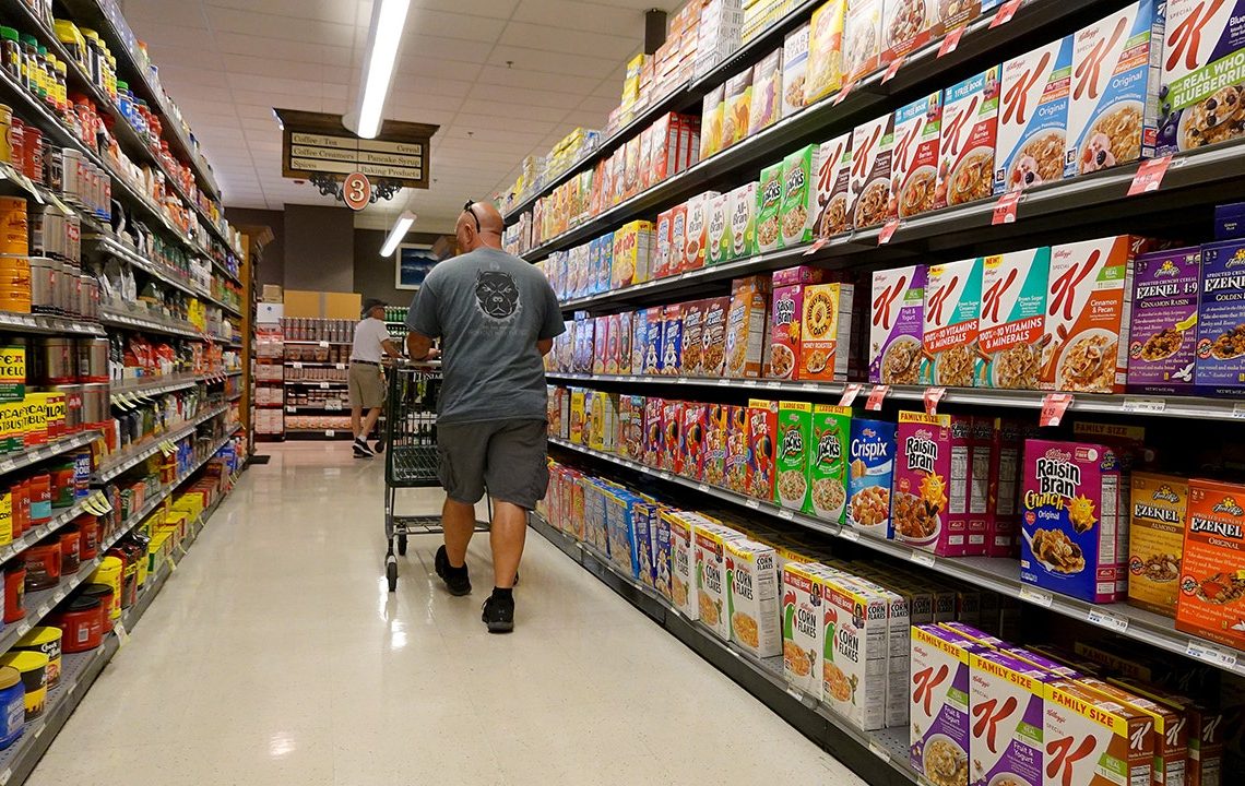 US consumer sentiment drops again on inflation fears