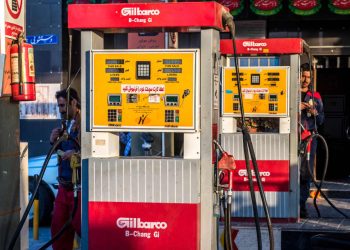 One Auto Stock to Buy Now to Split the EV Difference