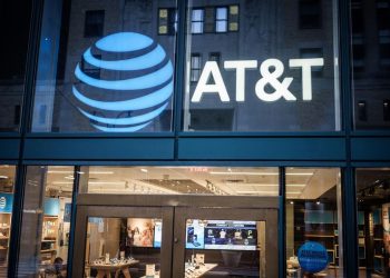Down 50% From 2021, We Think There’s Upside For AT&T Stock