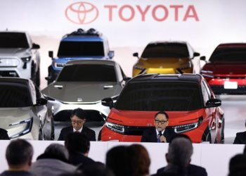 Toyota raises annual profit forecast by 50% because of weak currency