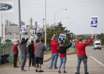 First UAW vote at Ford is overwhelmingly in favor of ratifying deal