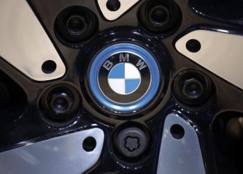 Real estate stocks lead European shares to biggest weekly gain since March