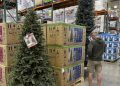 Retailers predict a slower holiday shopping season