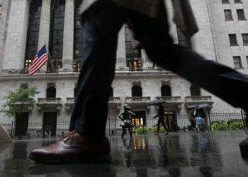 Most Americans think the economy should be in fairly good shape this time next year