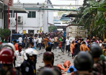 Violent wage protests in Bangladesh could hit top fashion brands