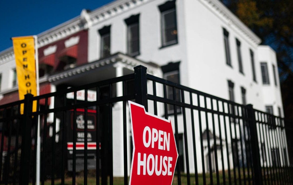 Mortgage rates continue downward trend, remain above 7%