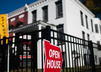 Mortgage rates continue downward trend, remain above 7%