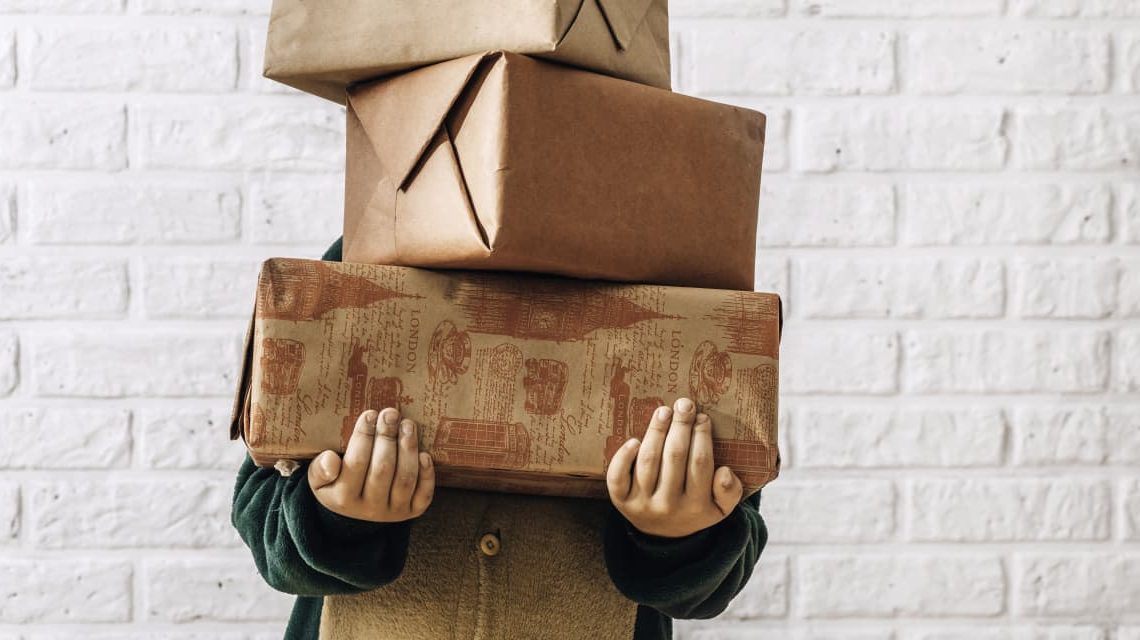 Opinion: Why bother buying holiday gifts? Just follow the ‘Seinfeld’ rule and give cash.