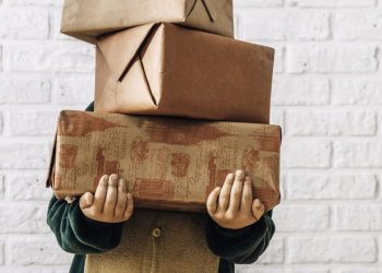 Opinion: Why bother buying holiday gifts? Just follow the ‘Seinfeld’ rule and give cash.