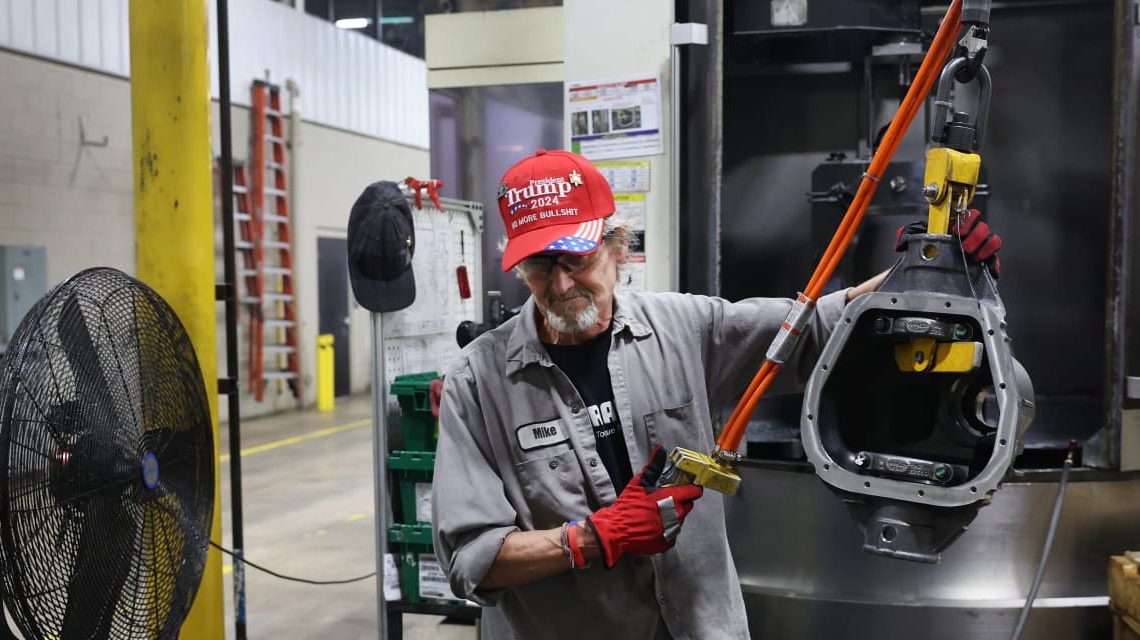 Chicago business activity index moves into expansion territory for first time in more than a year