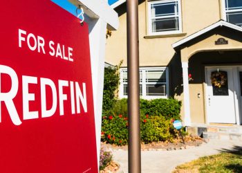 Pending home sales index drops to record low level in October