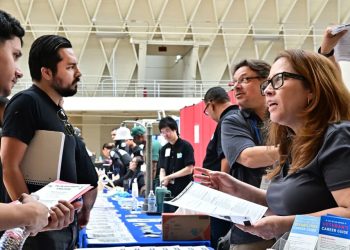 U.S. jobless claims rise for second straight week