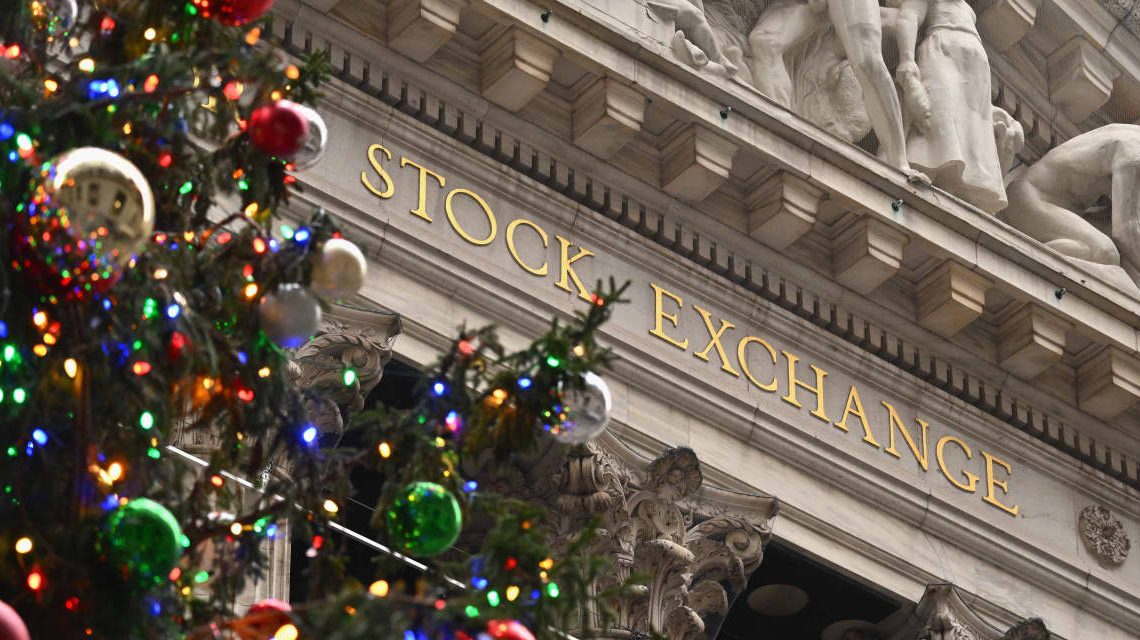 Dow Jones scores back-to-back record close after Fed pencils 2024 rate cuts