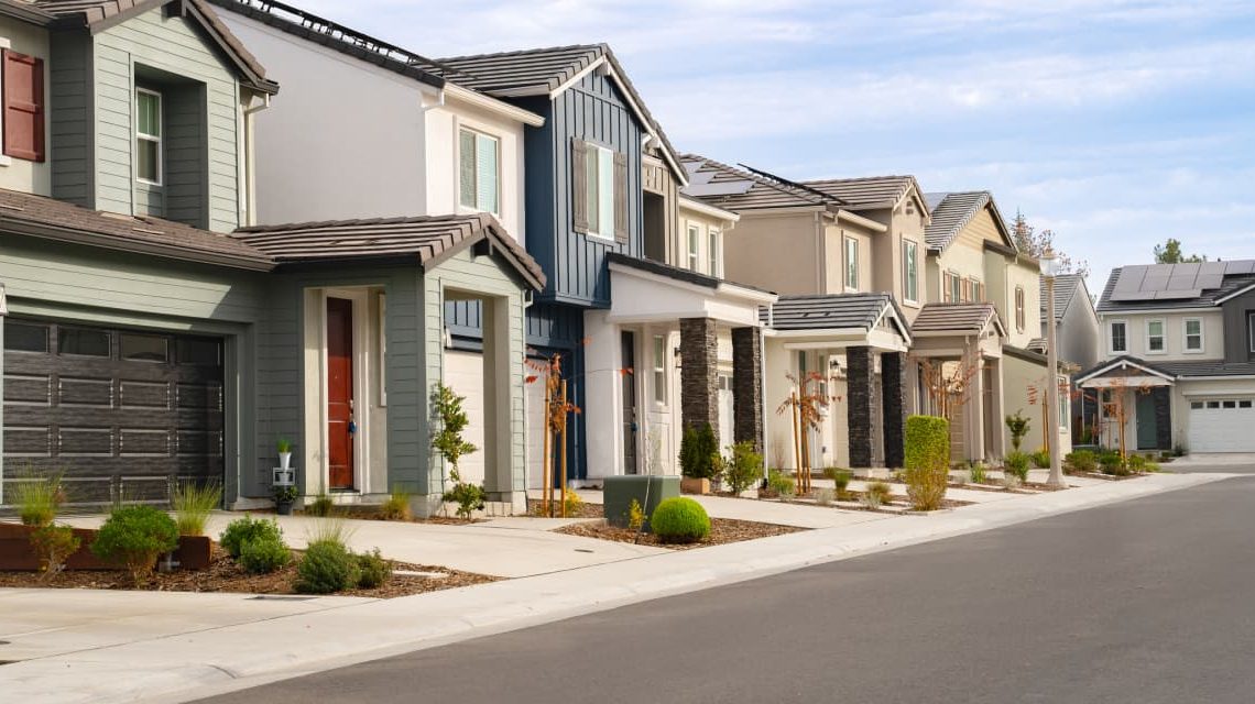 U.S. mortgage rates fall for eighth week in a row, drawing buyers off the sidelines