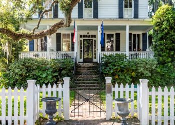 Housing is now overvalued in 88% of the U.S., says ratings agency Fitch