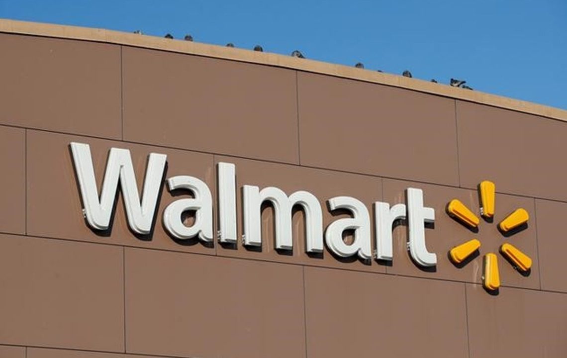 Walmart to give US store managers a raise