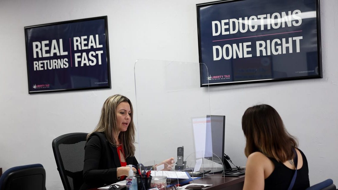 Child tax credit, business breaks gain momentum in Congress