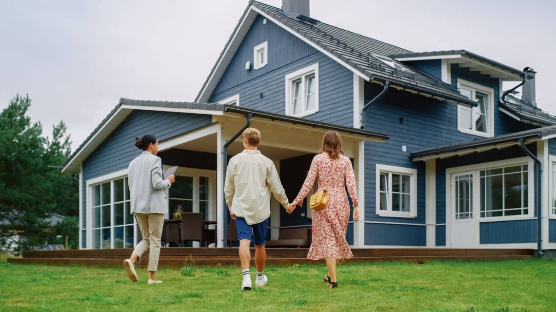 Mortgage rates dip after Fed meeting. Freddie Mac expects rates to decline more.