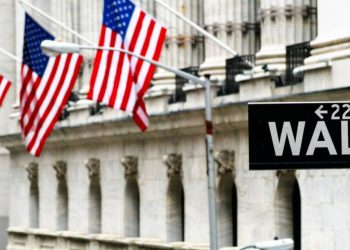 Small-caps continue to lag. That may be good news for the overall stock market.