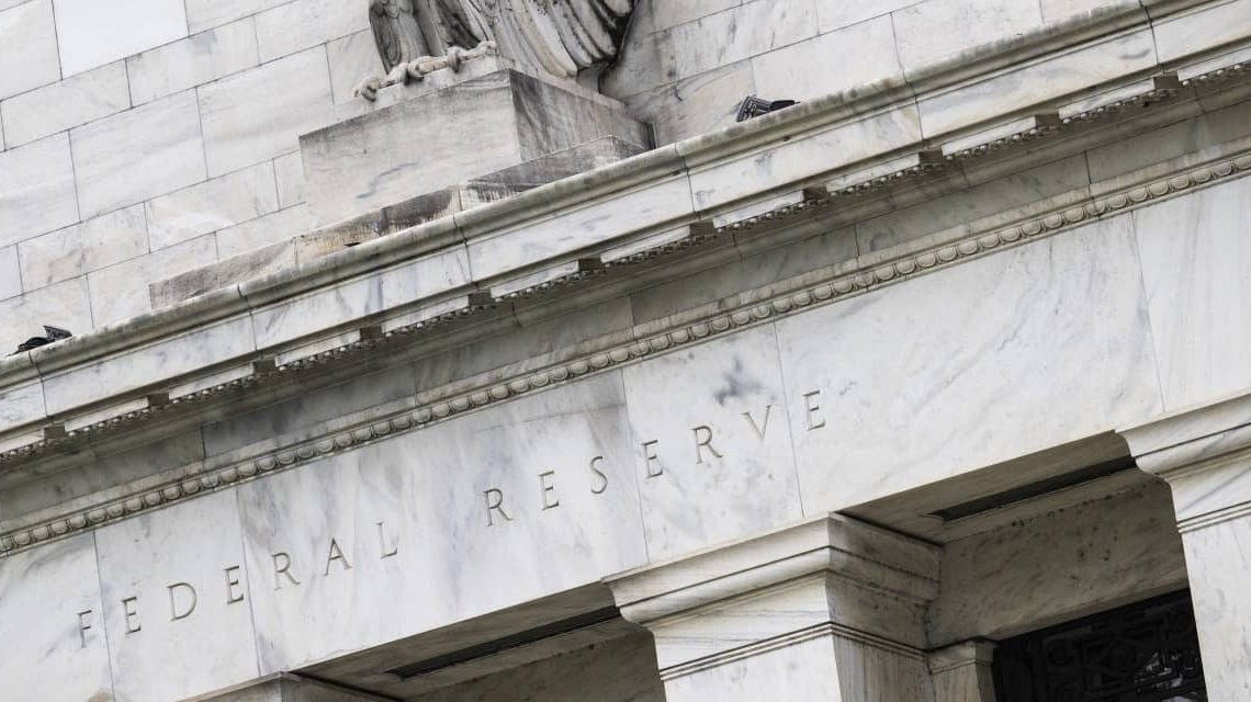 Inspector general clears two former regional Fed presidents in probe of pandemic trades