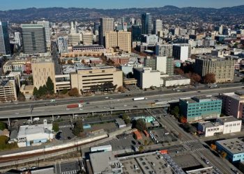 Rising crime risks turning Oakland into a ‘ghost town.’ Newsom is sending in reinforcements