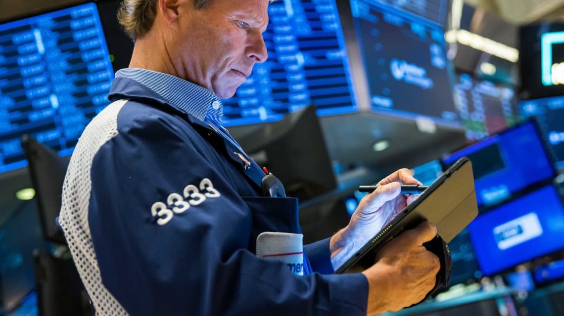 Snowflake, Okta, C3.ai, Duolingo, Chemours, Hormel, AMC, Pure Storage, and More Movers