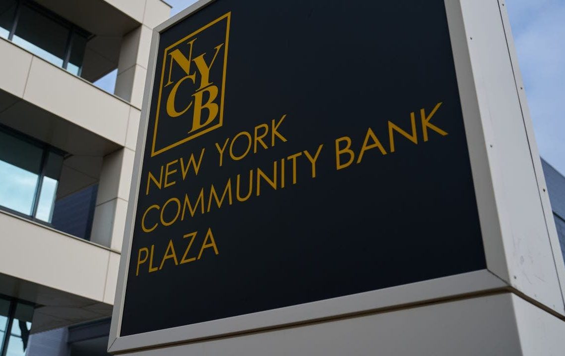 New York Community Bancorp seeks cash infusion