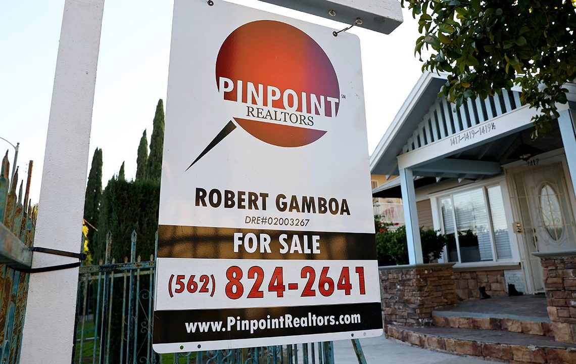 Mortgage demand roars back to life as interest rates dip below 7%