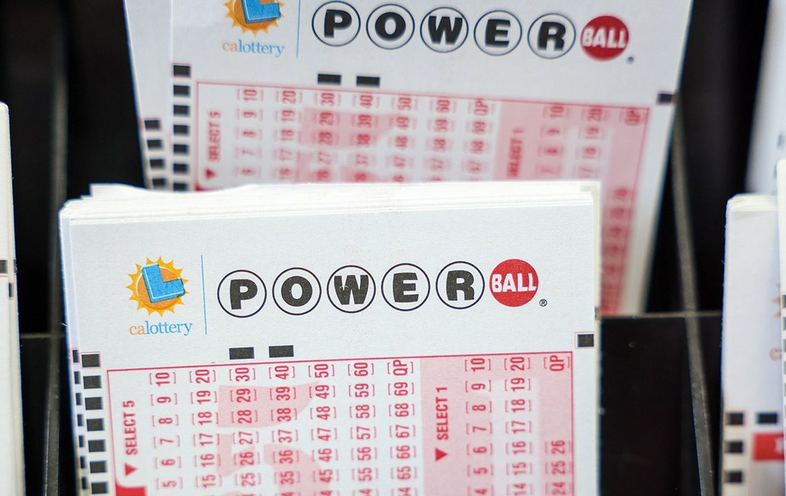 Powerball jackpot continues to climb, jumps to $800M after nobody wins grand prize