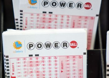 Powerball jackpot continues to climb, jumps to $800M after nobody wins grand prize