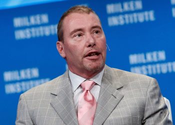 Bond King Jeffrey Gundlach warns over US economy as Americans' debt piles up: 'Concerning'