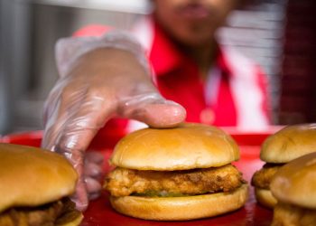 Nearly 80% of Americans now consider fast food a 'luxury' due to high prices