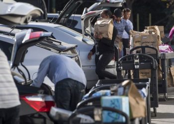 More than 15,000 Amazon contract drivers file legal claims asking for compensation for overtime and unpaid wages