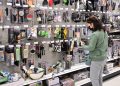 US retail sales unchanged in June, beating forecasts for slight drop