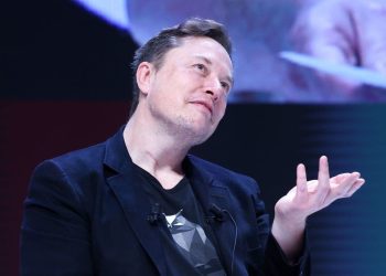 Elon Musk says Fed 'foolish' for not cutting interest rates yet