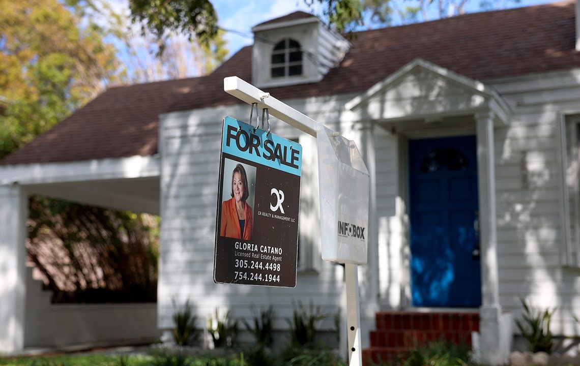 Mortgage rates fall slightly to lowest level since February
