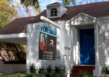 Mortgage rates fall slightly to lowest level since February