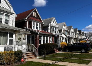 Refinancing demand surges on mortgage rates dropping