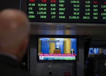 Cash in money market accounts at record level as rate cuts loom