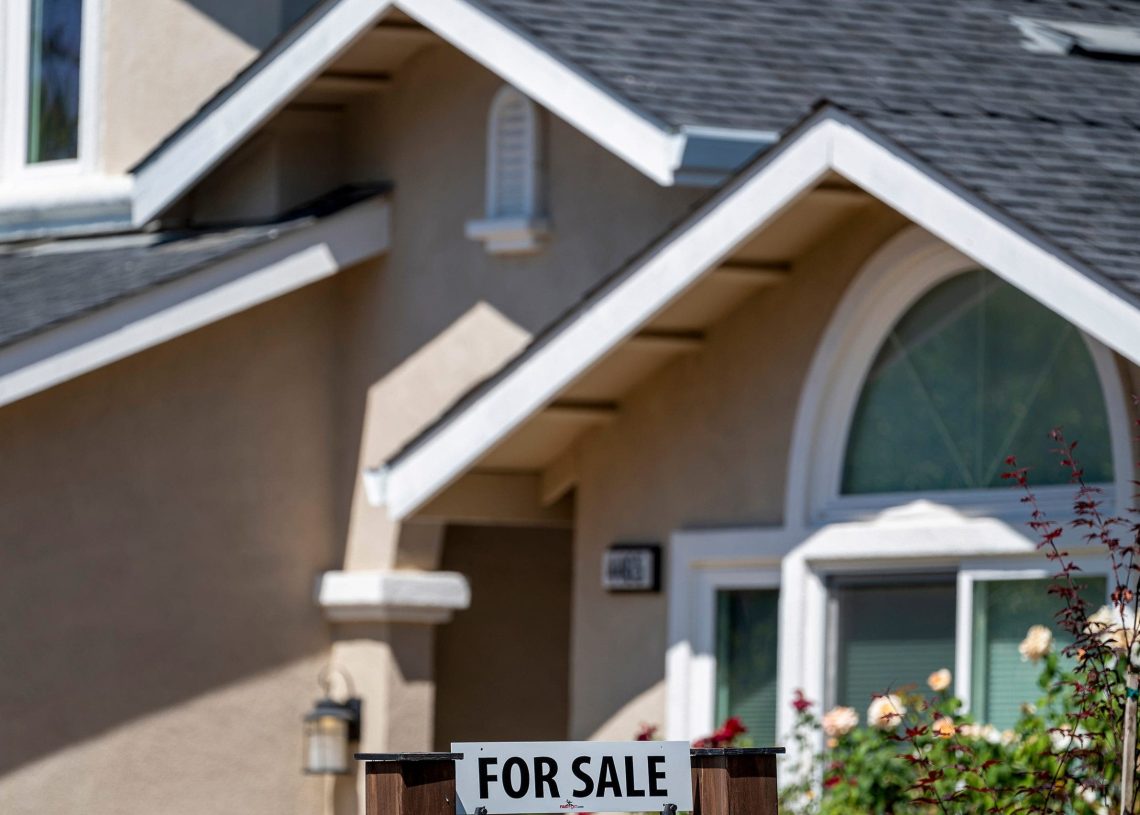 Mortgage rates fall to lowest level in over 18 months