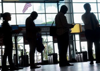 US job market in 'bad shape,' executive recruiter says