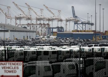Dockworkers' union reaches tentative agreement, will suspend port strike until January