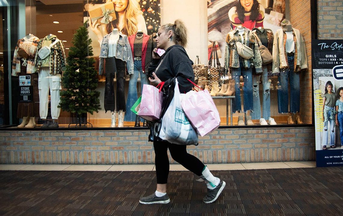 Holiday spending projected to hit new record this year