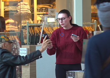 In-person shopping makes a comeback amid record-spending holiday season