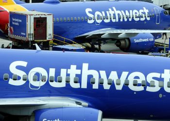 Snowstorm cancels more than 1,800 flights, delays 4,000 others across US