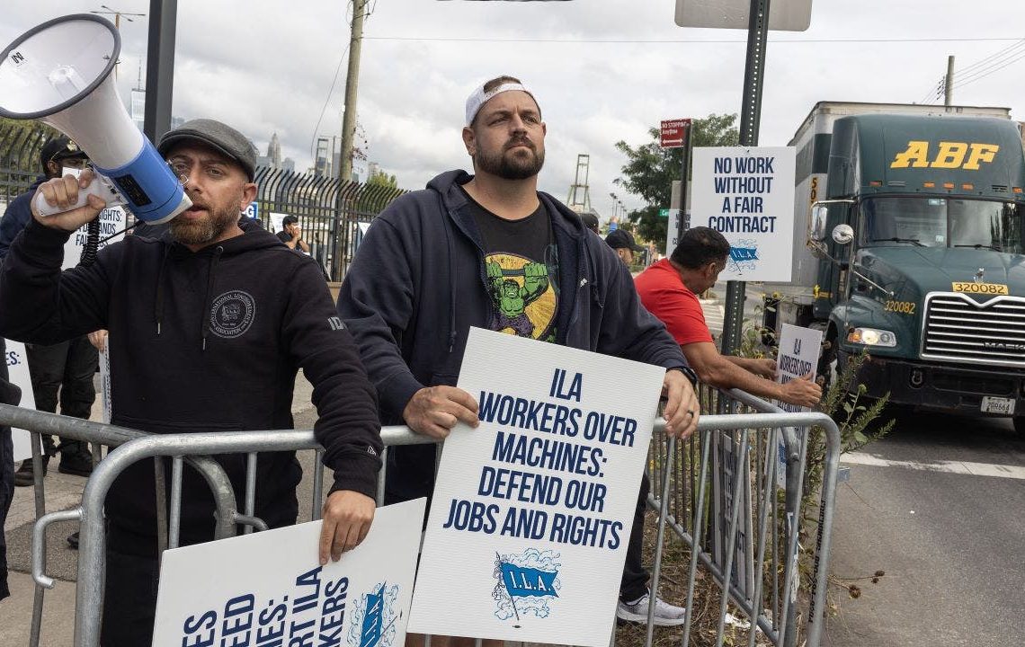 Dockworkers' union, employers to resume talks as strike threat looms